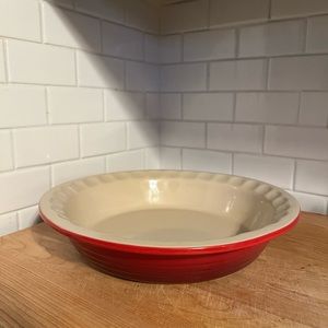 Le Creuset cerise pie stoneware RED